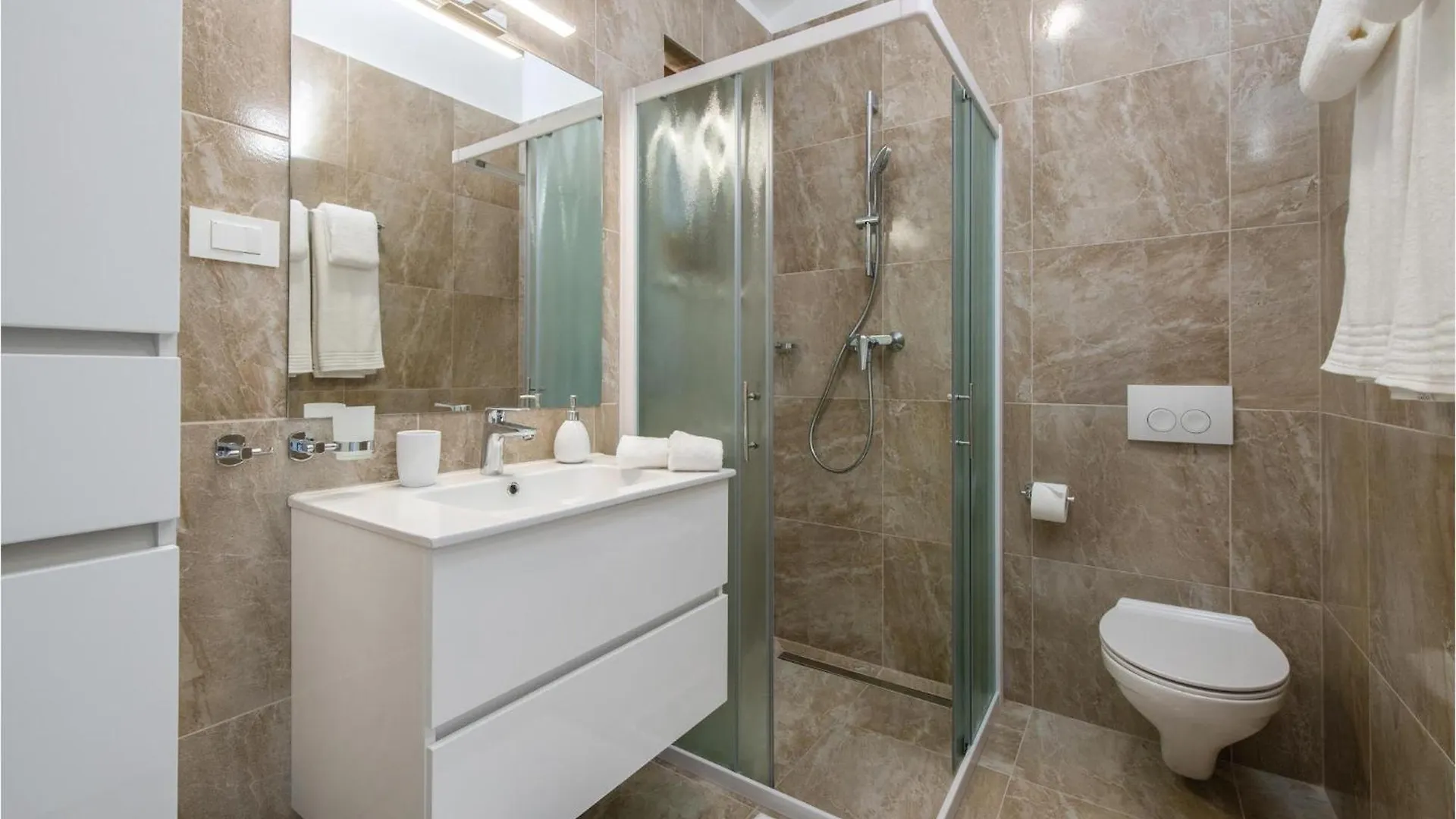 Lovely Home In Kavran With Outdoor Swimming Pool 0*,
