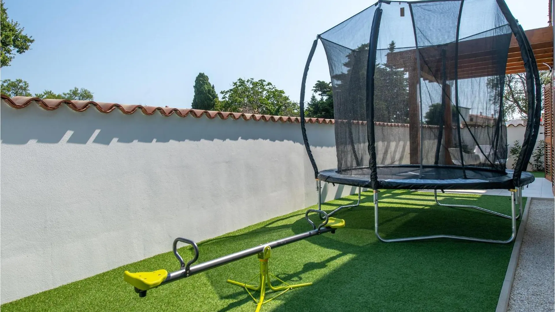 Lovely Home In Kavran With Outdoor Swimming Pool 0*,